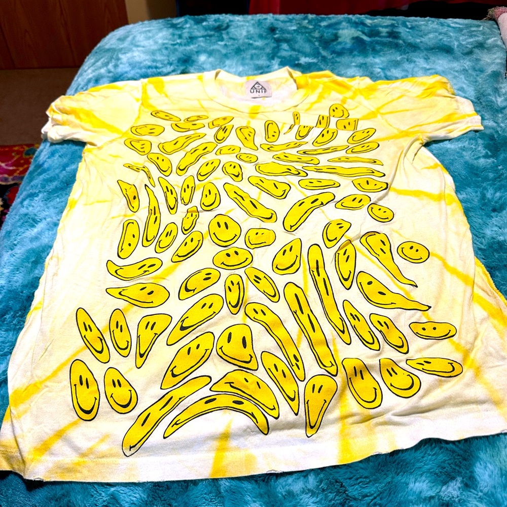 Large UNIF smily T-shirt